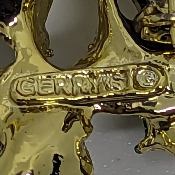 Vintage Gerrys Christmas Bell Brooch Pin Gold-Tone With Green & Red Enamel - Picture 3 of 3